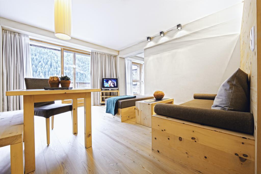 Arosea Life Balance Hotel センタ・ヴァルプルガ エクステリア 写真