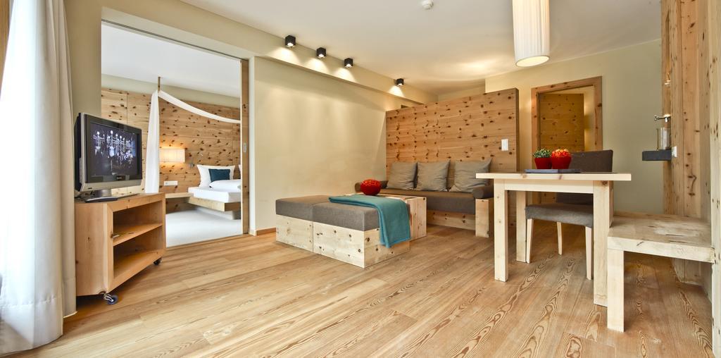 Arosea Life Balance Hotel センタ・ヴァルプルガ エクステリア 写真