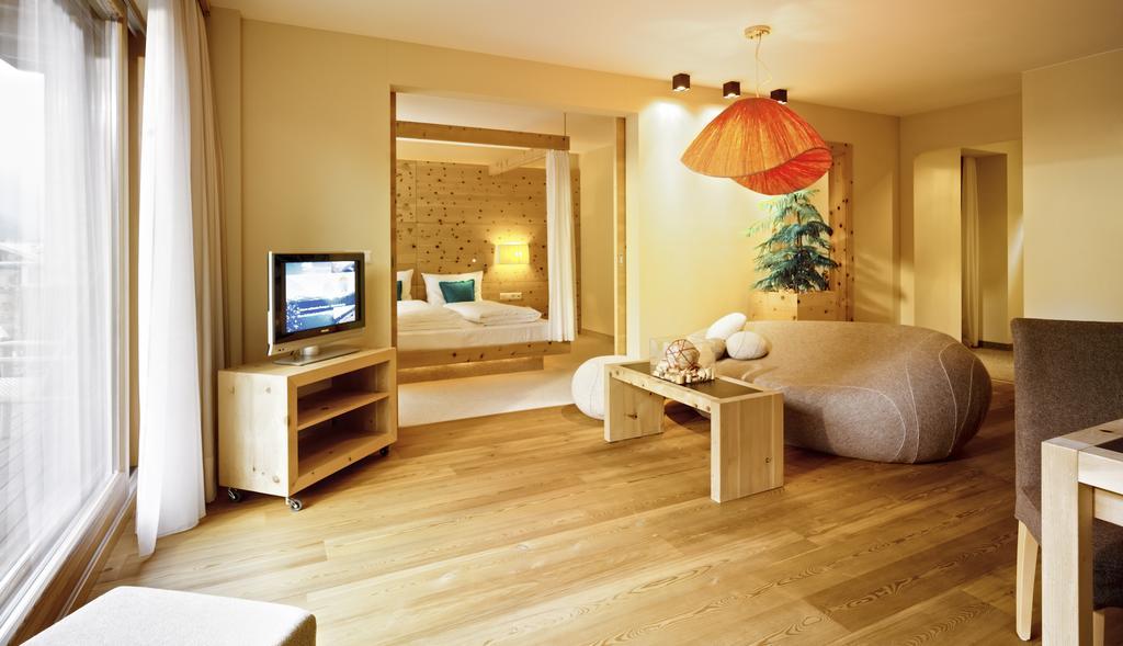 Arosea Life Balance Hotel センタ・ヴァルプルガ エクステリア 写真