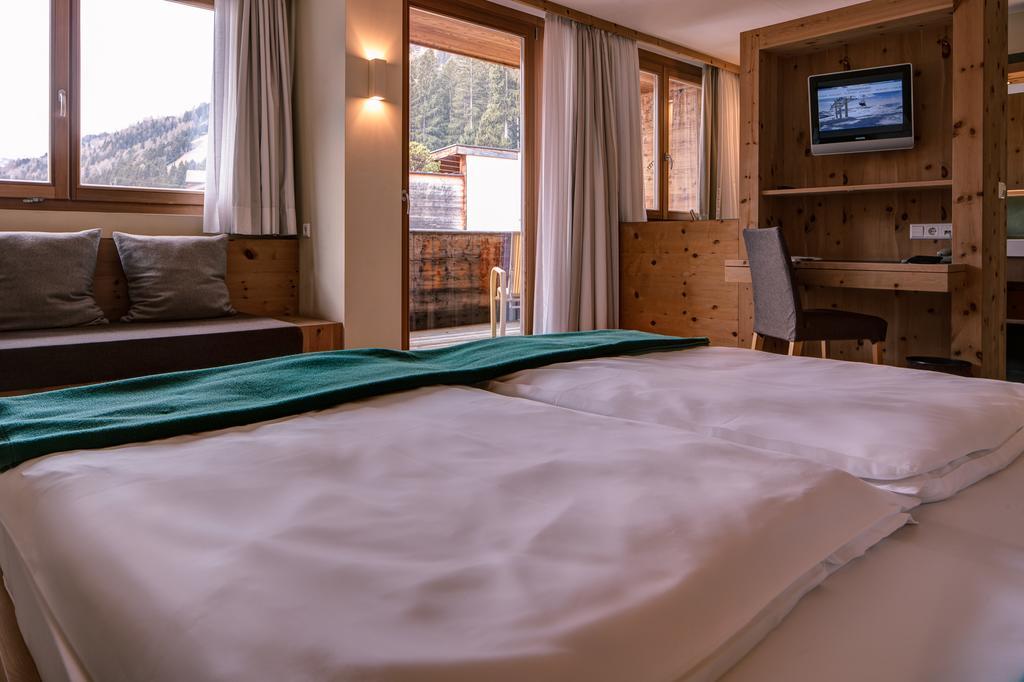 Arosea Life Balance Hotel センタ・ヴァルプルガ エクステリア 写真